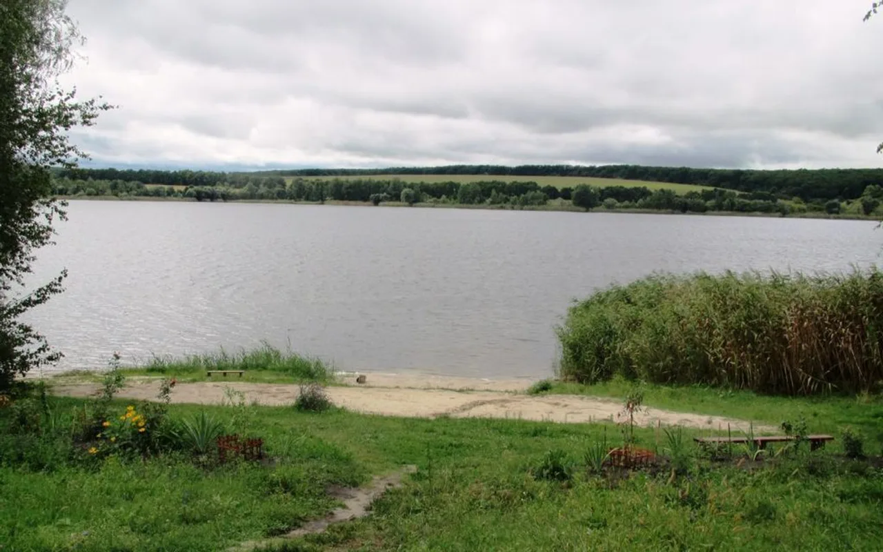 Трав’янське водосховище на Харківщині 