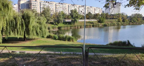 Райдужне озеро в Києві — риболовля, особливості водойми та відпочинок
