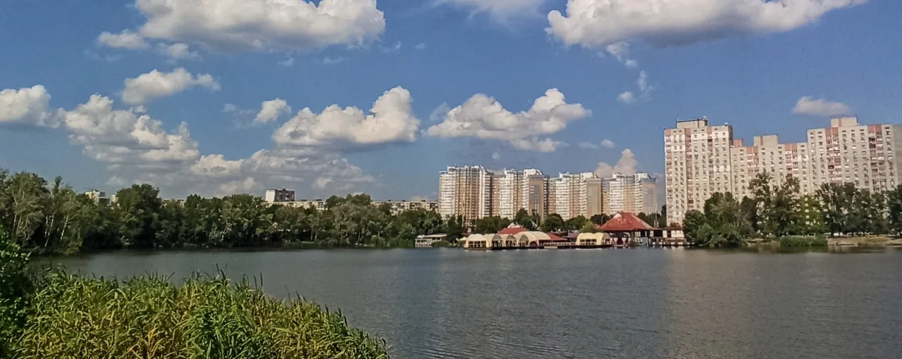 Відпочинок та риболовля на Сонячному озері в Києві: що клює, як дістатися і де стати з вудкою