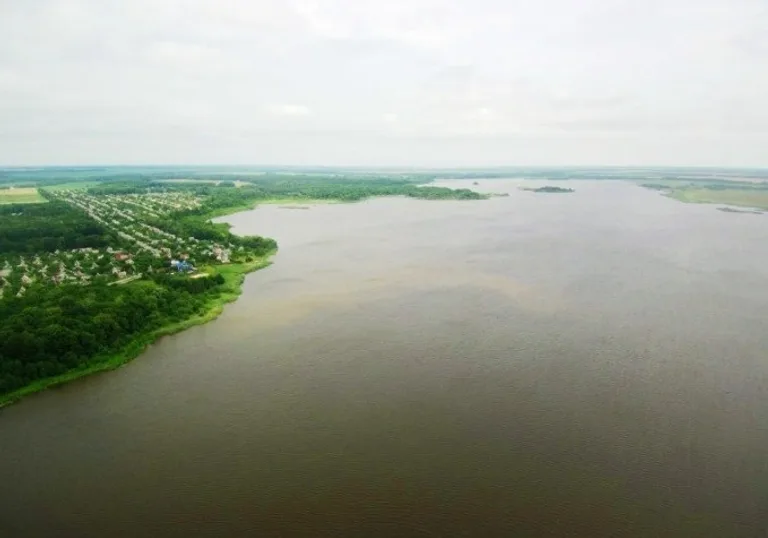 Риболовля на озері Петрик біля Вінниці 